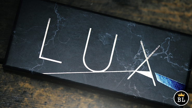 LUX par Lloyd Barnes