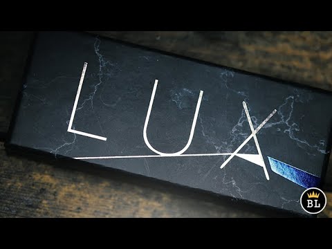 LUX par Lloyd Barnes